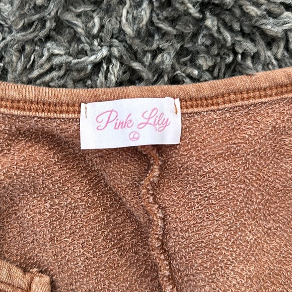 Pink Lily Krista Horton Sweatshirt, camel/caramel color, size large - Picture 3 of 4